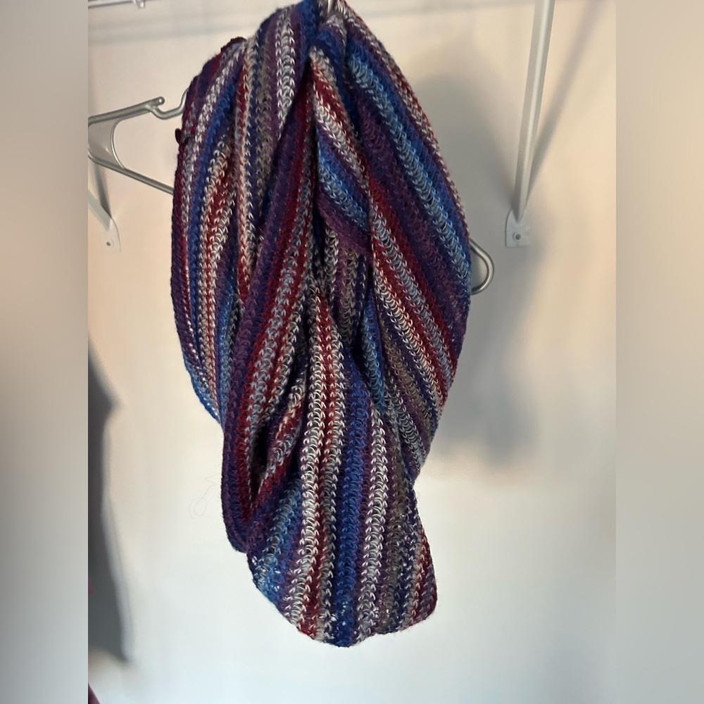 🧡5/$25🧡Simons Vibrant Knit Scarf with Red, Blue, and Purple